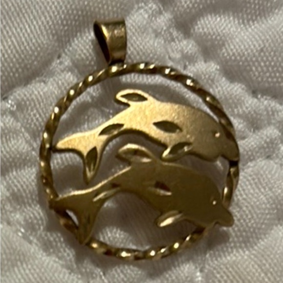 Jewelry - Vintage 14kt Gold Dolphin Pendant